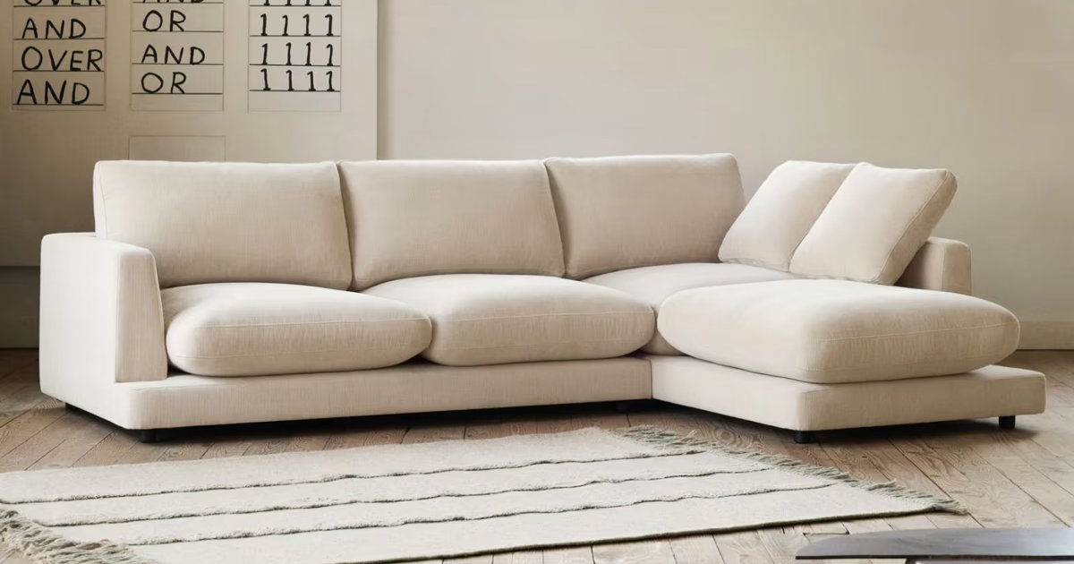 Cómodo sofá con reposacabezas y reposapiés reclinables